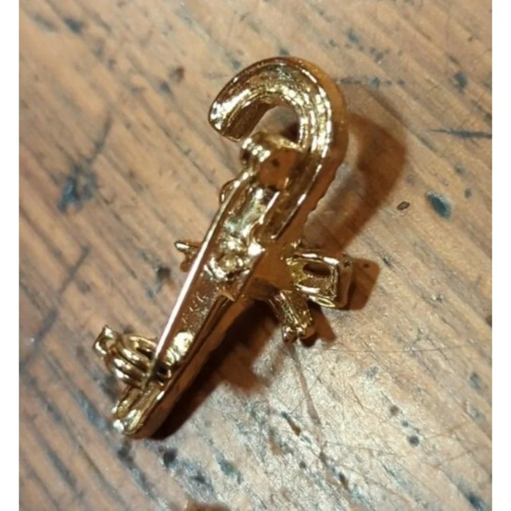 Vintage Christmas  Holiday Retro Brooch Pin Very Pretty
